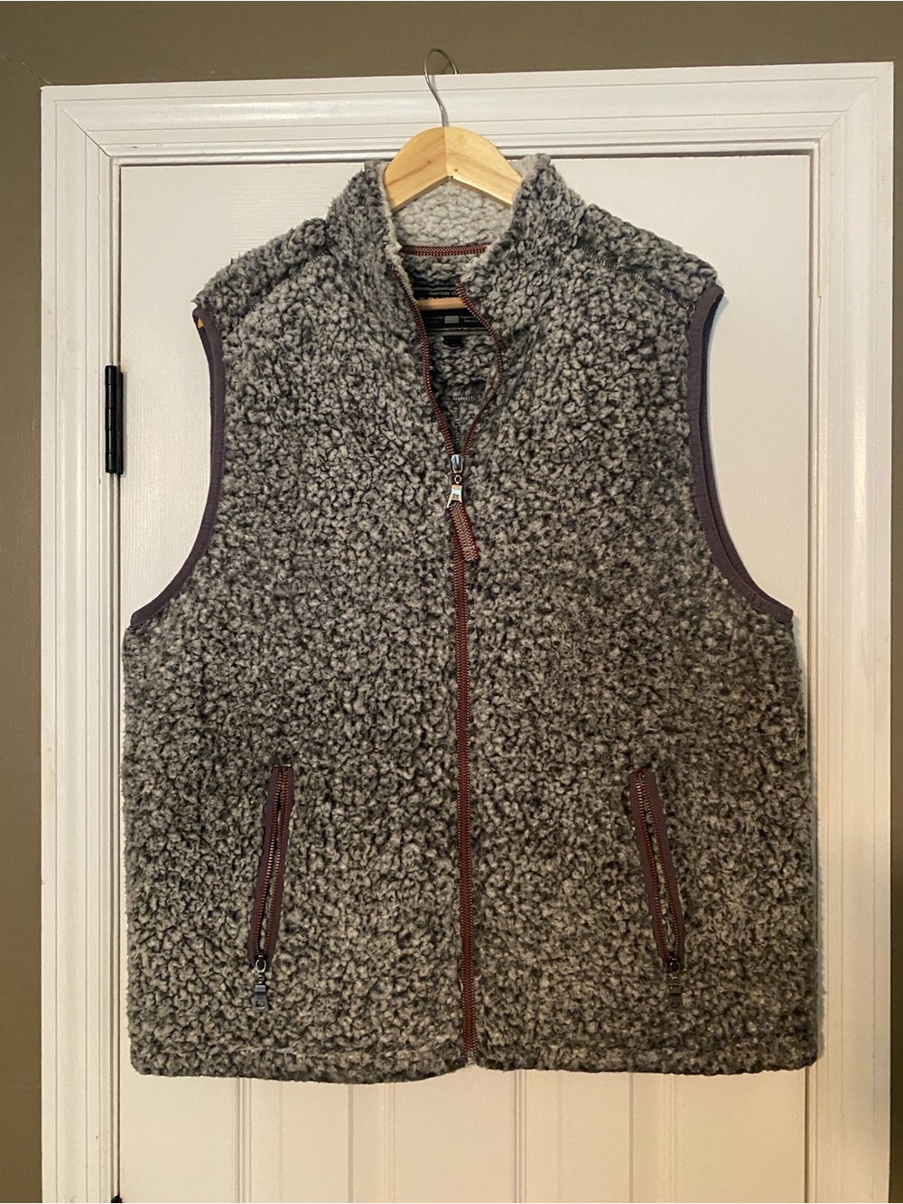 True Grit - Gray Sherpa Zip-Up Vest - size: L (women’s)